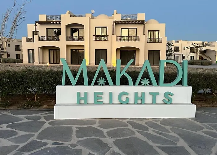 Makadi Heights Luxury 1-br App With Garden & Lagoon View شقة *