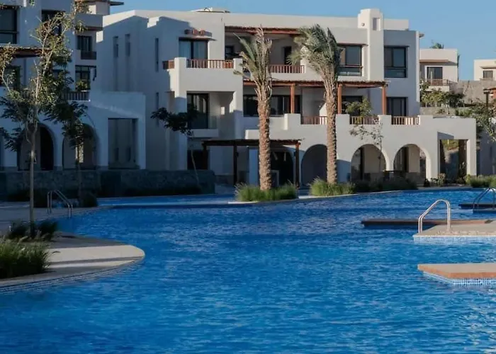 Makadi Heights Luxury 1-br App With Garden & Lagoon View الغردقة