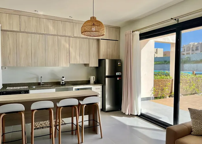 Makadi Heights Luxury 1-br App With Garden & Lagoon View الغردقة