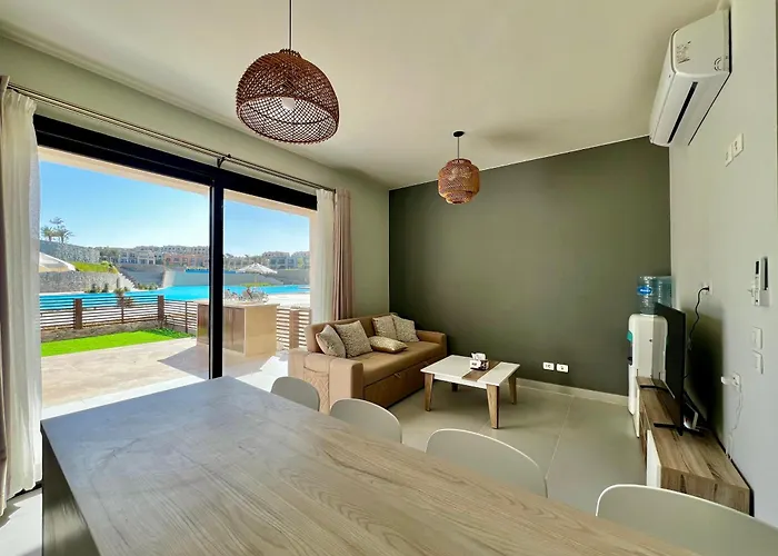 Makadi Heights Luxury 1-br App With Garden & Lagoon View الغردقة